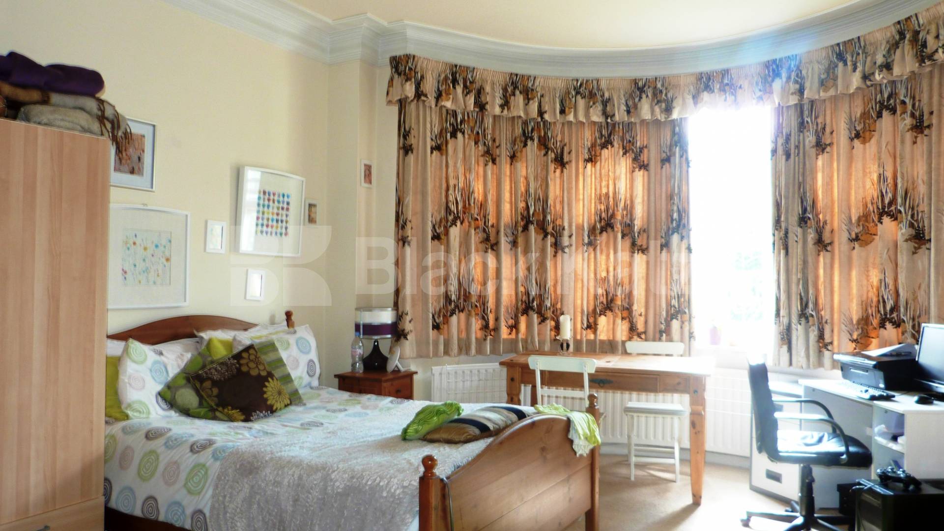 			3 Bedroom, 1 bath, 1 reception Flat			 Great North Road, East Finchley