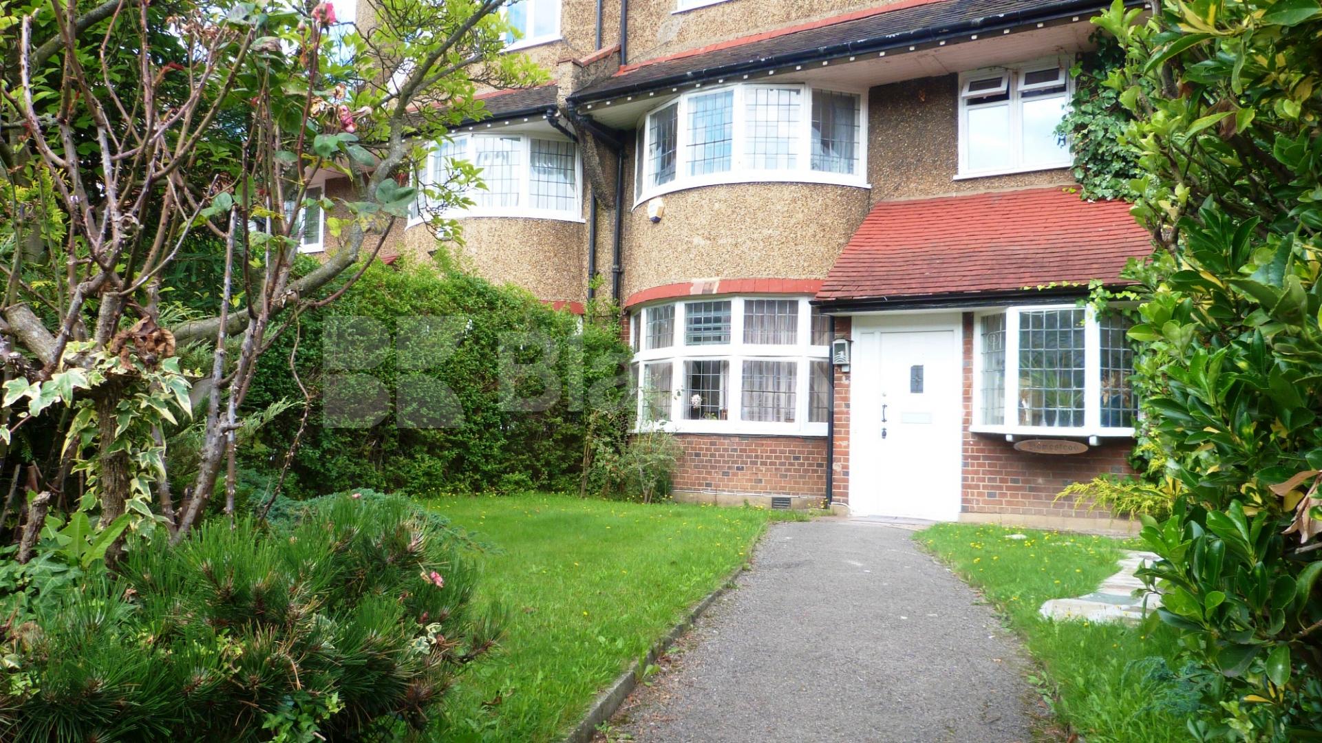 			3 Bedroom, 1 bath, 1 reception Flat			 Great North Road, East Finchley