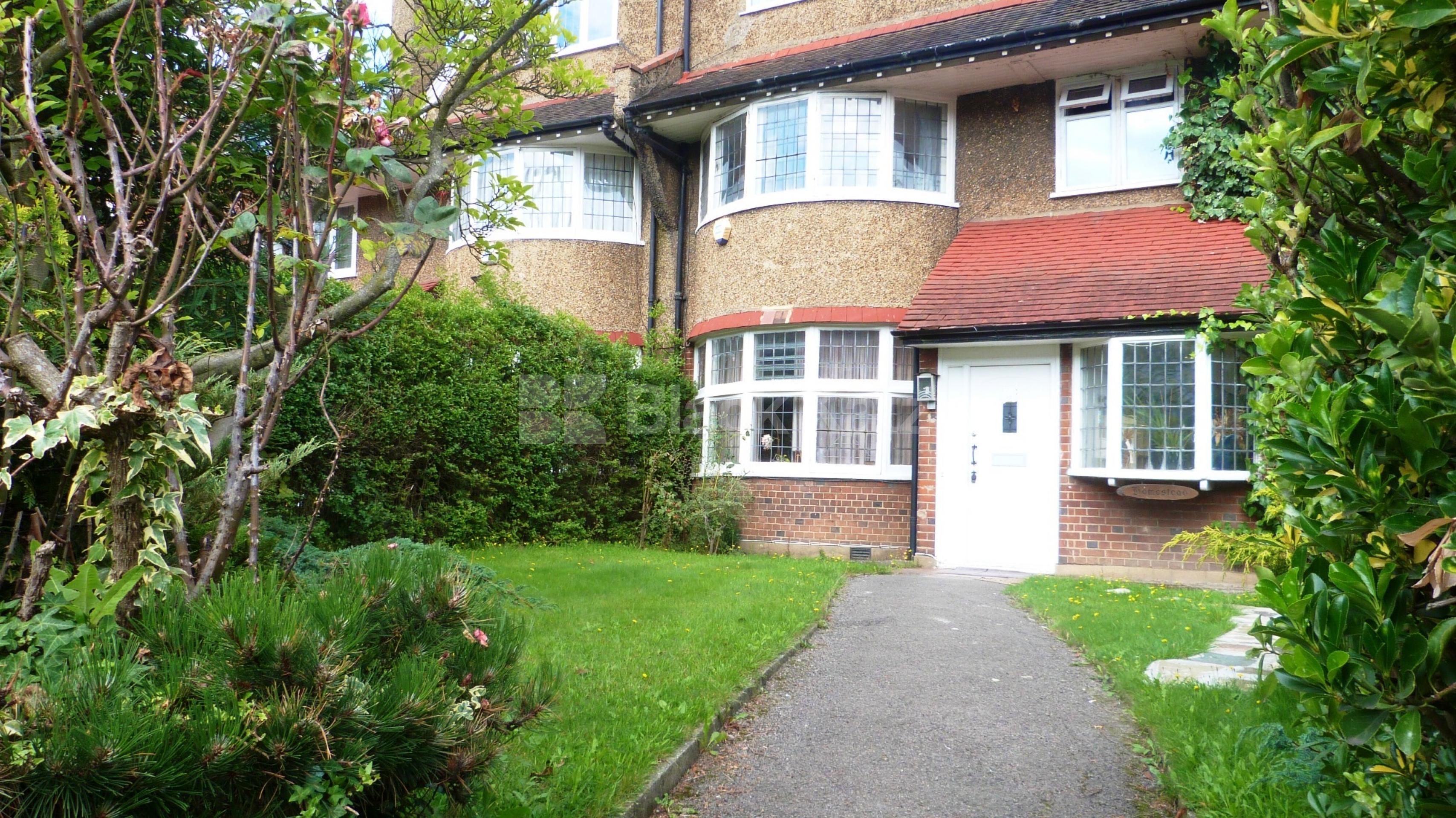 			3 Bedroom, 1 bath, 1 reception Flat			 Great North Road, East Finchley N6