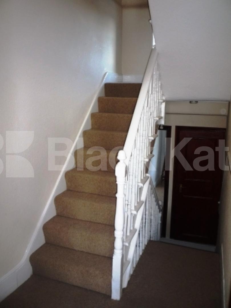 			3 Bedroom, 1 bath, 1 reception Flat			 Tottenham Lane, CROUCH END