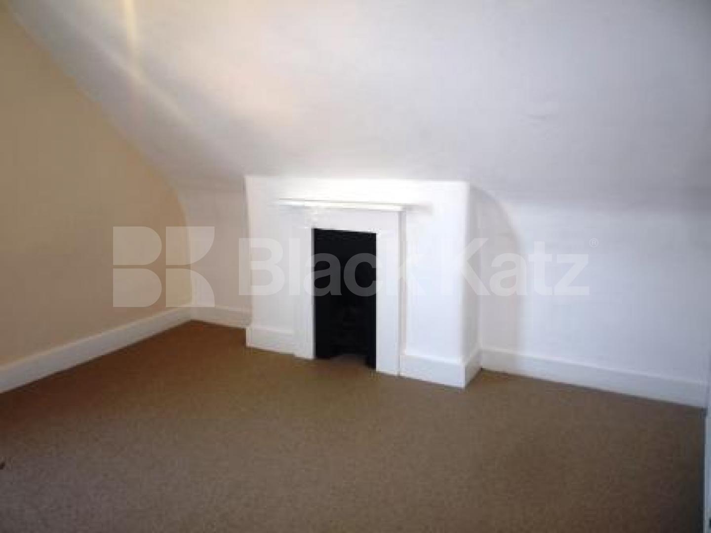 			3 Bedroom, 1 bath, 1 reception Flat			 Tottenham Lane, CROUCH END