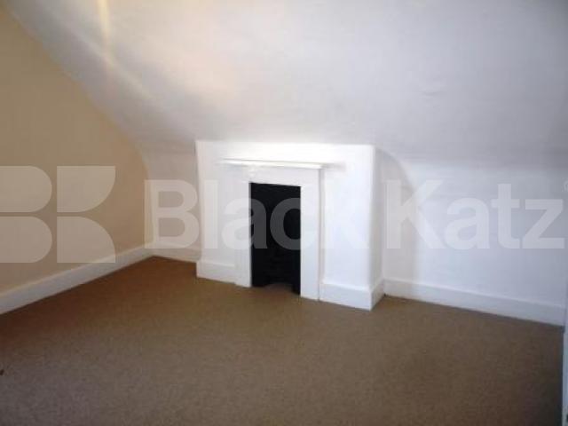 			3 Bedroom, 1 bath, 1 reception Flat			 Tottenham Lane, CROUCH END