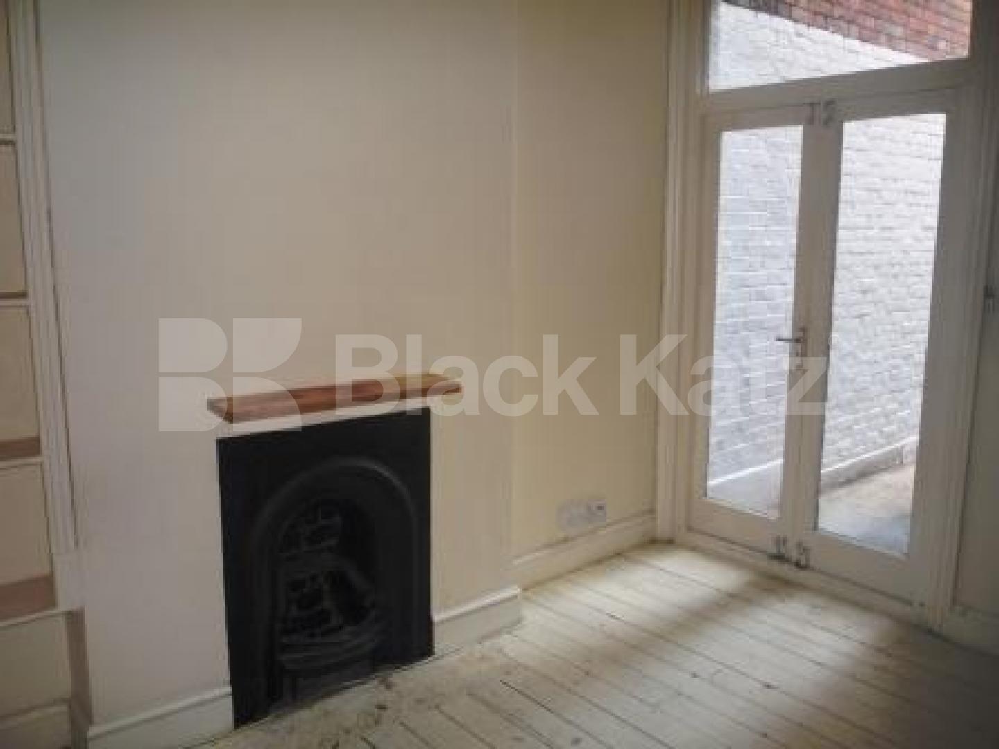 			4 Bedroom, 1 bath, 1 reception Flat			 Rathcoole Gardens, CROUCH END