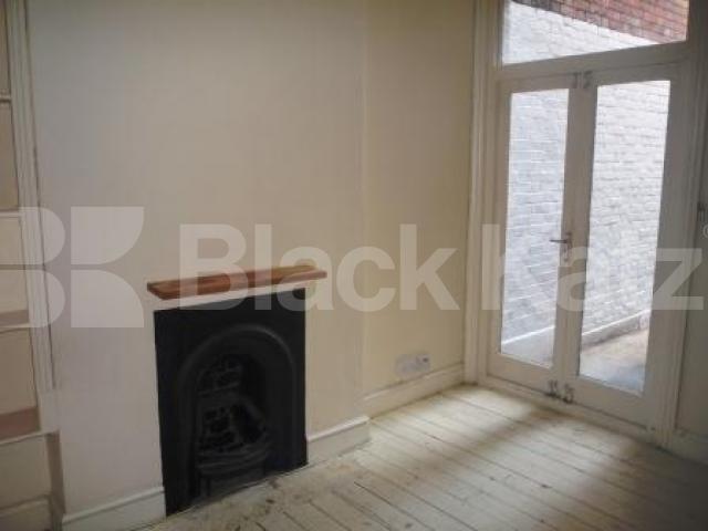			4 Bedroom, 1 bath, 1 reception Flat			 Rathcoole Gardens, CROUCH END