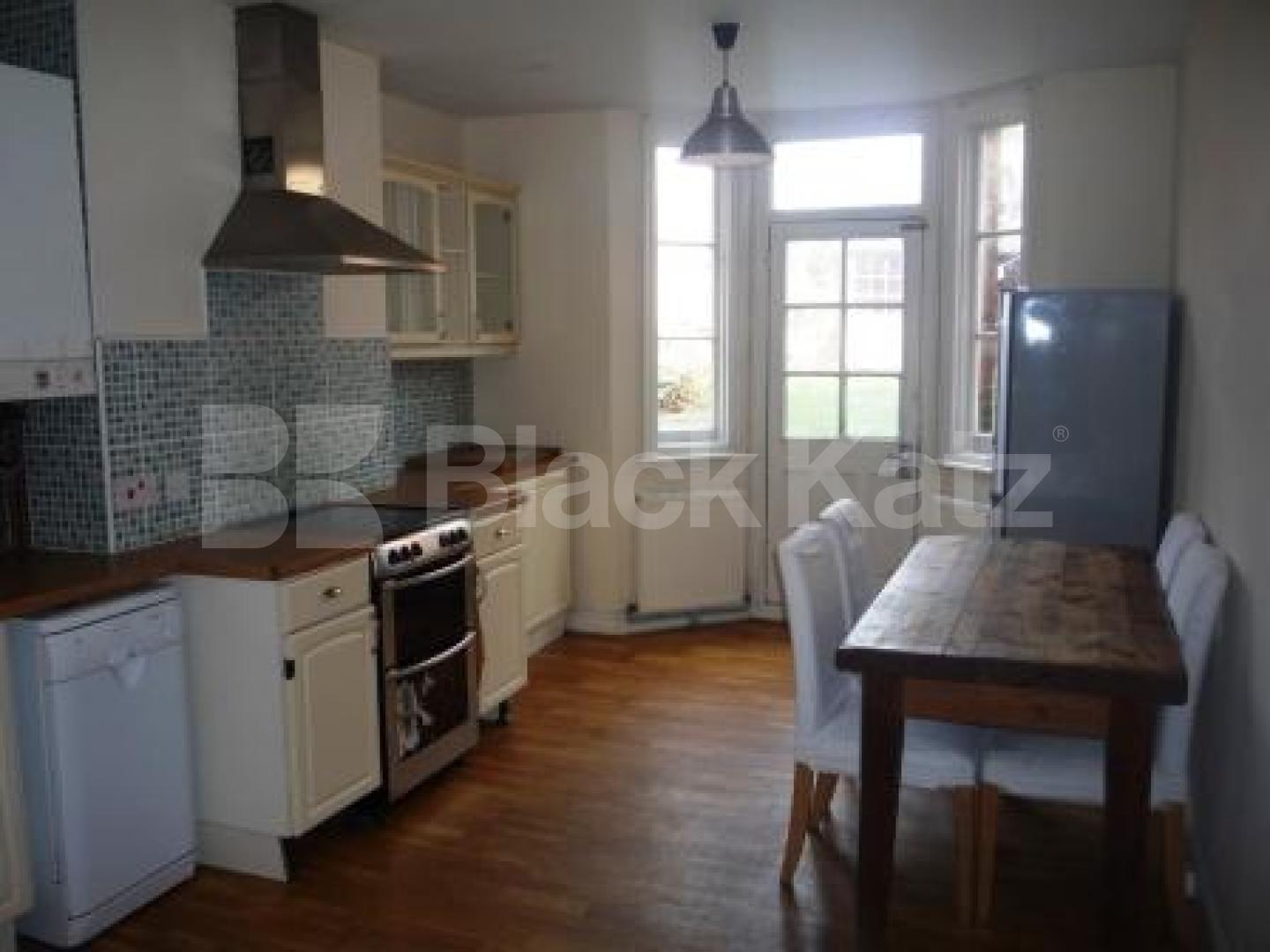 			4 Bedroom, 1 bath, 1 reception Flat			 Rathcoole Gardens, CROUCH END