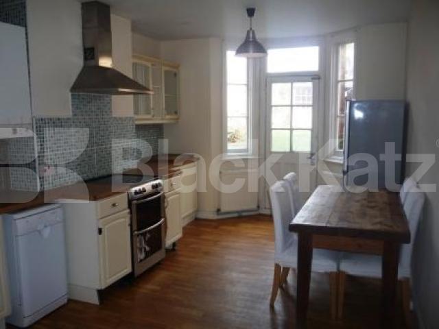 			4 Bedroom, 1 bath, 1 reception Flat			 Rathcoole Gardens, CROUCH END