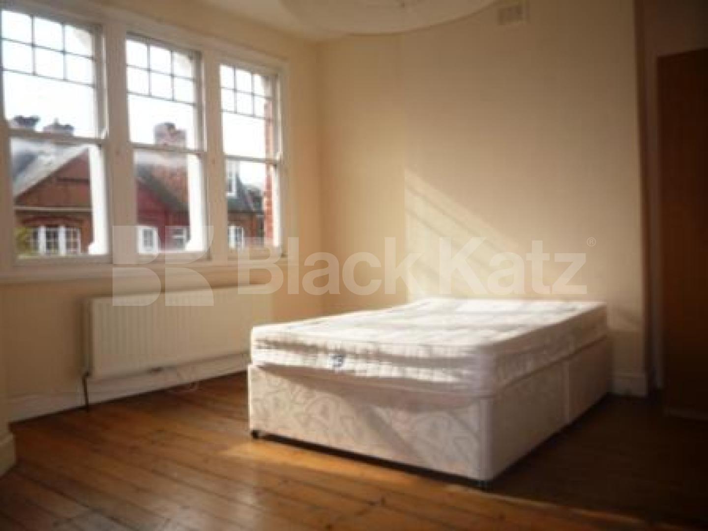 			4 Bedroom, 1 bath, 1 reception Flat			 Rathcoole Gardens, CROUCH END