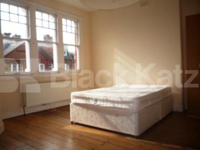 			4 Bedroom, 1 bath, 1 reception Flat			 Rathcoole Gardens, CROUCH END
