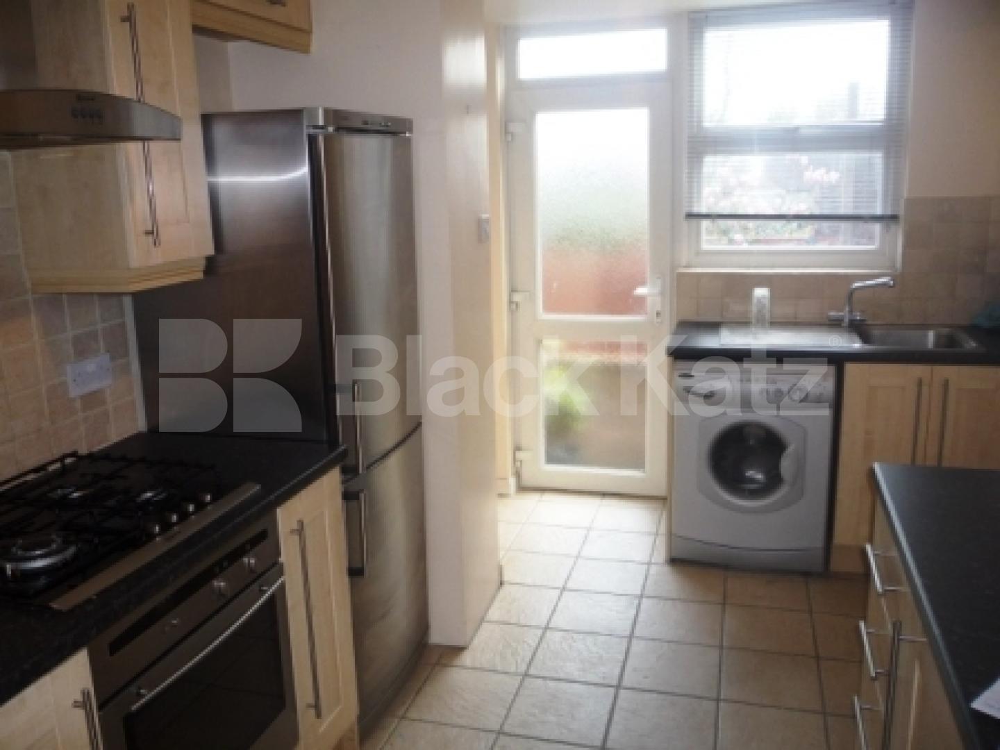 			New on the Market!, 2 Bedroom, 1 bath, 1 reception Flat			 Friern Park, Friern Barnet/Finchley