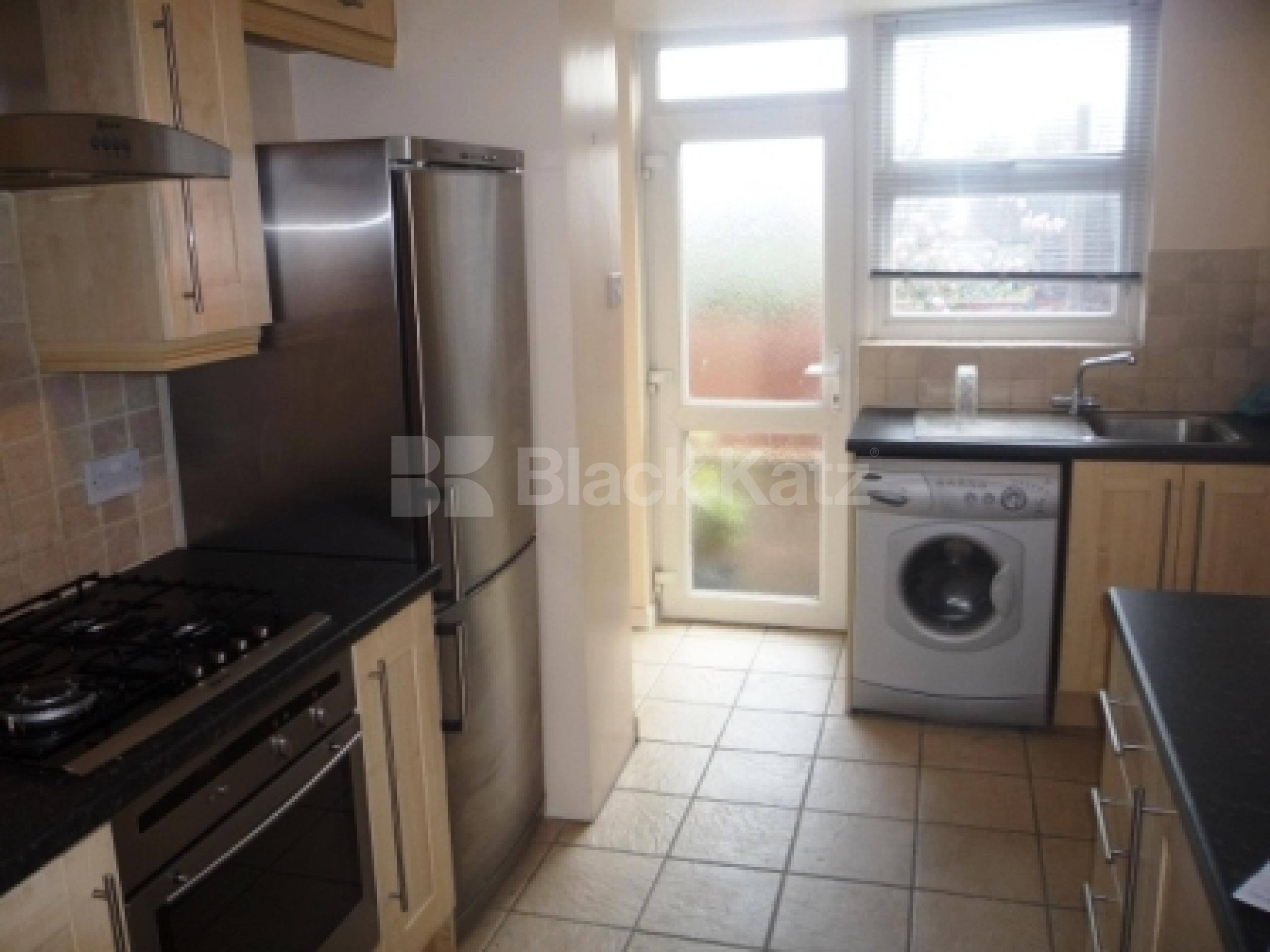 			New on the Market!, 2 Bedroom, 1 bath, 1 reception Flat			 Friern Park, Friern Barnet/Finchley N12