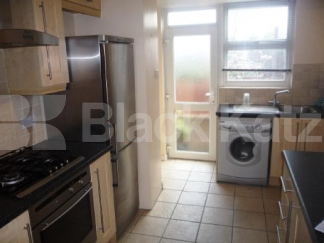 			New on the Market!, 2 Bedroom, 1 bath, 1 reception Flat			 Friern Park, Friern Barnet/Finchley