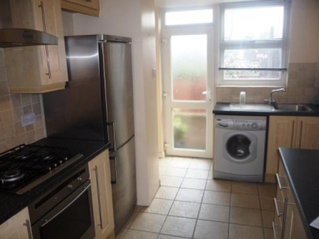 			NEW INSTRUCTION, 2 Bedroom, 1 bath, 1 reception Flat			 Friern Park, FRIERN BARNET/FINCHLEY