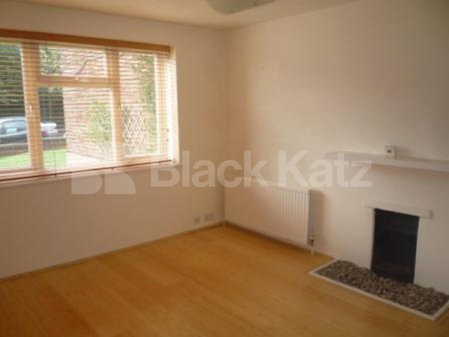 			New on the Market!, 2 Bedroom, 1 bath, 1 reception Flat			 Friern Park, Friern Barnet/Finchley