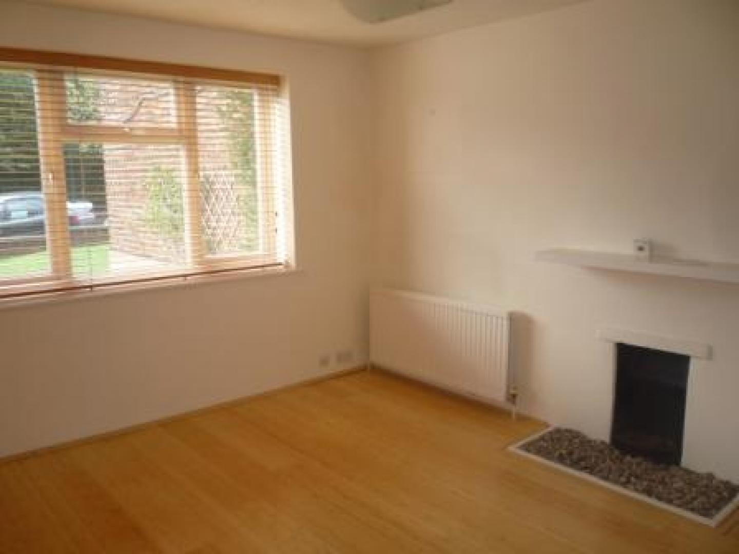 			NEW INSTRUCTION, 2 Bedroom, 1 bath, 1 reception Flat			 Friern Park, FRIERN BARNET/FINCHLEY