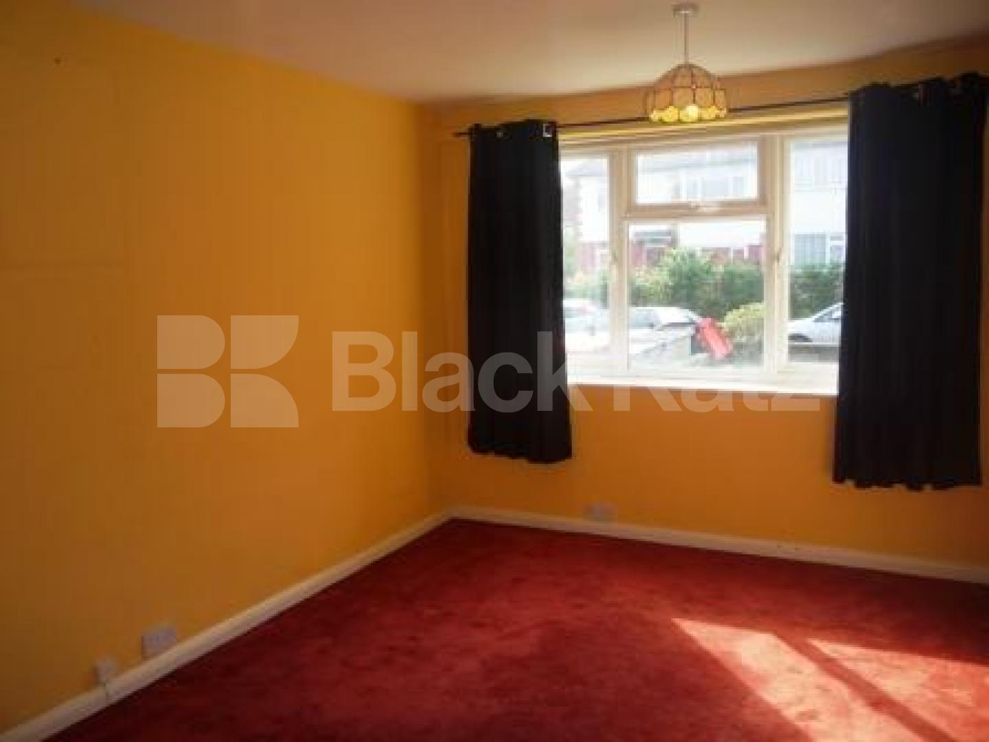 			New on the Market!, 2 Bedroom, 1 bath, 1 reception Flat			 Friern Park, Friern Barnet/Finchley