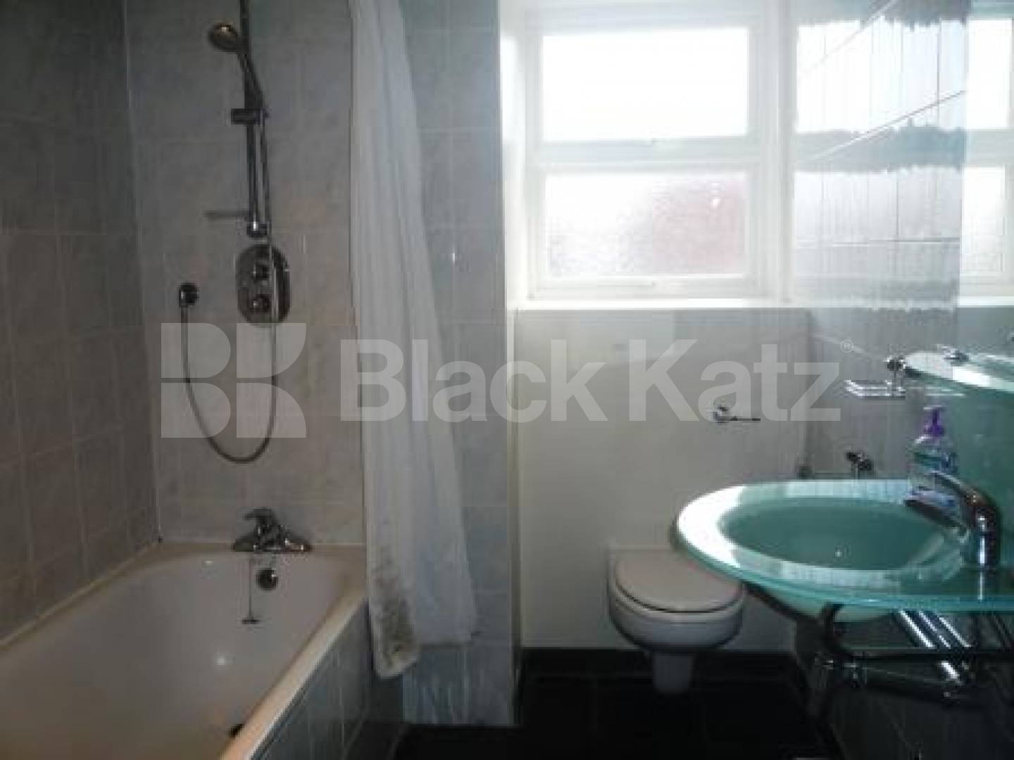 			New on the Market!, 2 Bedroom, 1 bath, 1 reception Flat			 Friern Park, Friern Barnet/Finchley