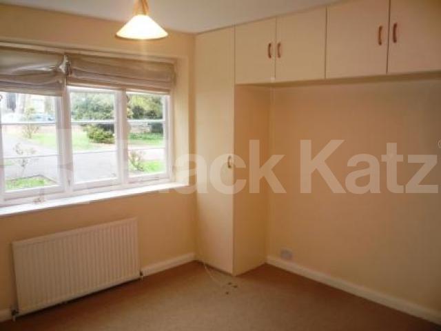 			New on the Market!, 2 Bedroom, 1 bath, 1 reception Flat			 Friern Park, Friern Barnet/Finchley