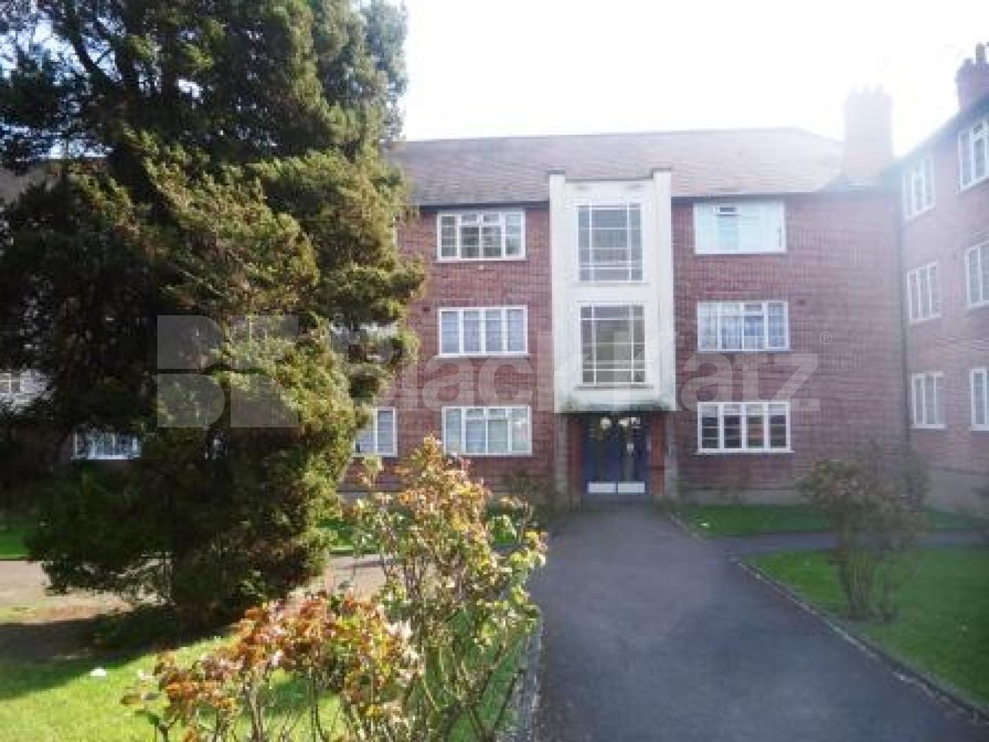 			New on the Market!, 2 Bedroom, 1 bath, 1 reception Flat			 Friern Park, Friern Barnet/Finchley