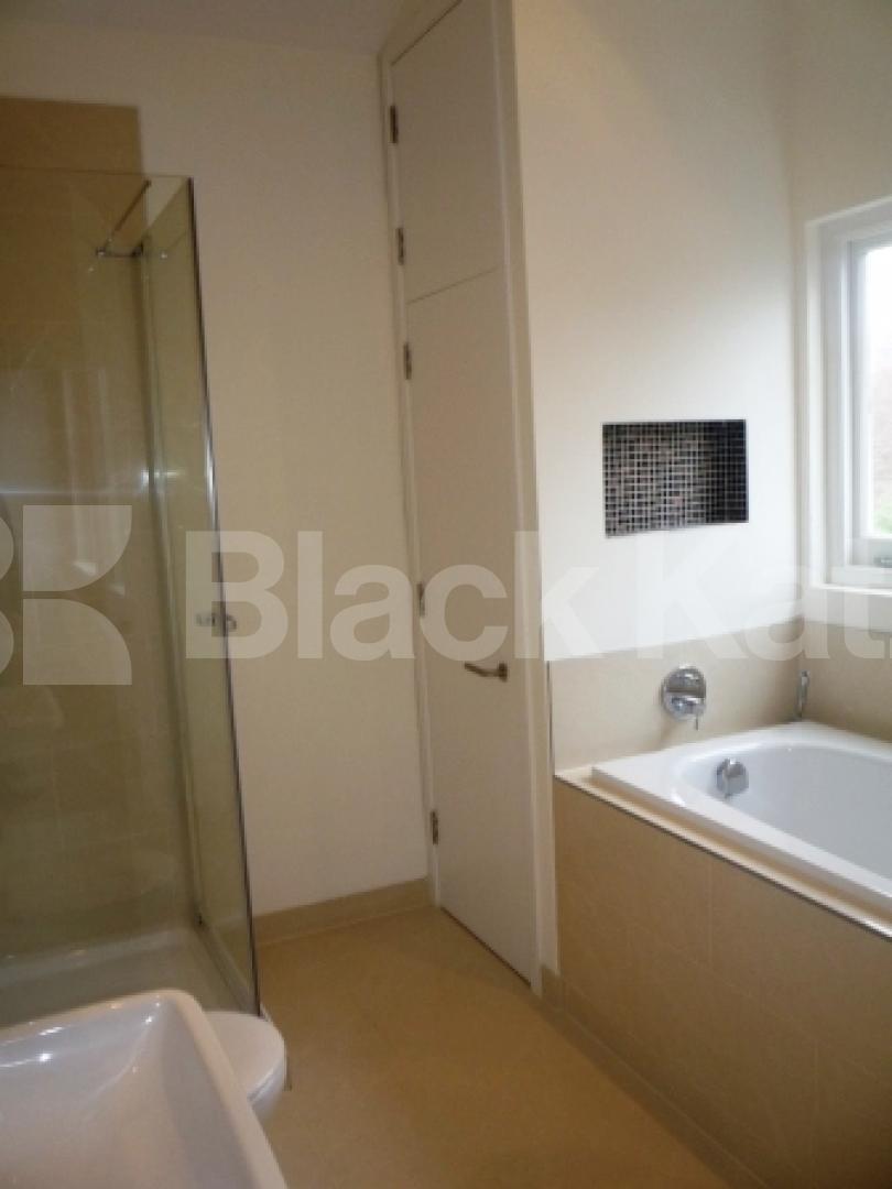 			4 Bedroom, 1 bath, 1 reception Ground Floor Flat			 Shepherds Hill, Shepherds Hill