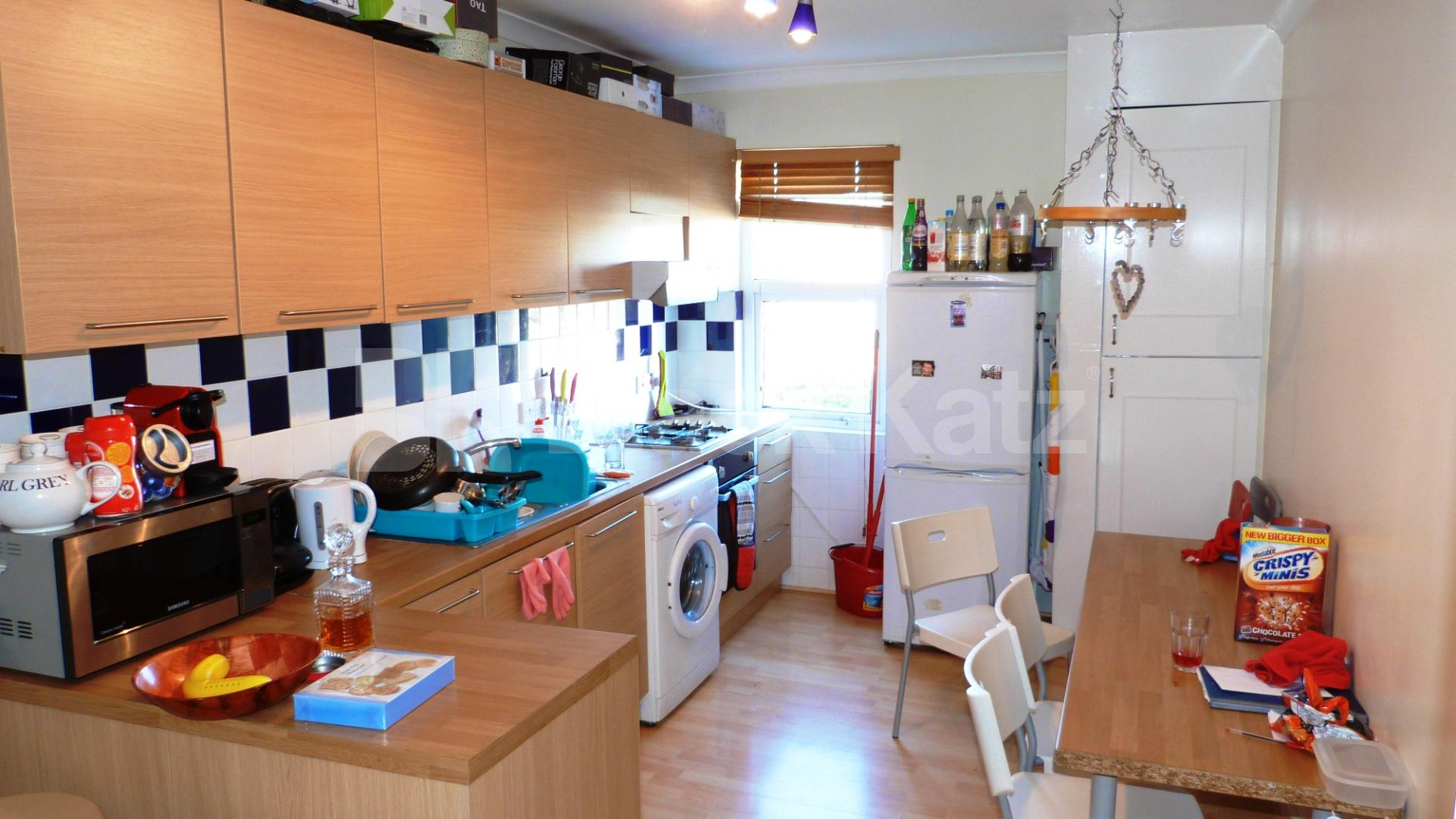 			3 Bedroom, 1 bath, 1 reception Flat			 Colney Hatch Lane, Muswell Hill