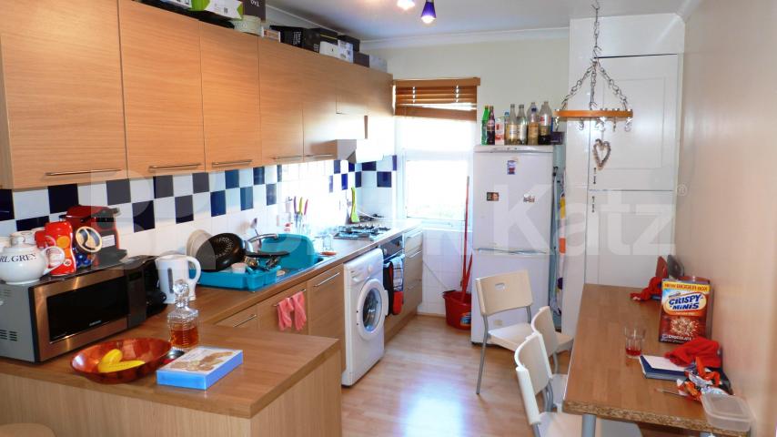 			3 Bedroom, 1 bath, 1 reception Flat			 Colney Hatch Lane, Muswell Hill