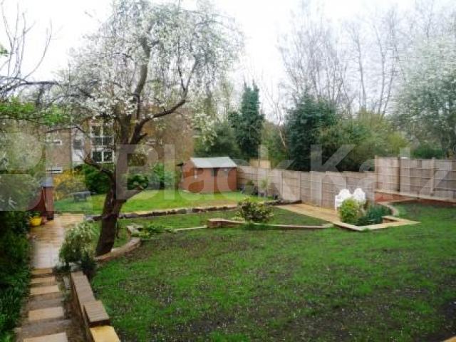 			4 Bedroom, 1 bath, 1 reception Ground Floor Flat			 Shepherds Hill, Shepherds Hill