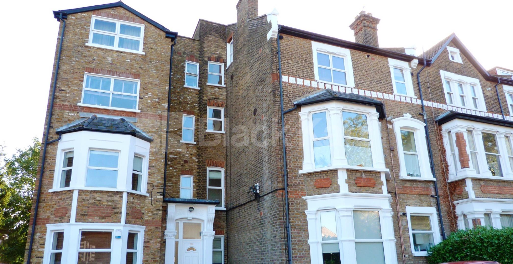 			3 Bedroom, 1 bath, 1 reception Flat			 Colney Hatch Lane, Muswell Hill