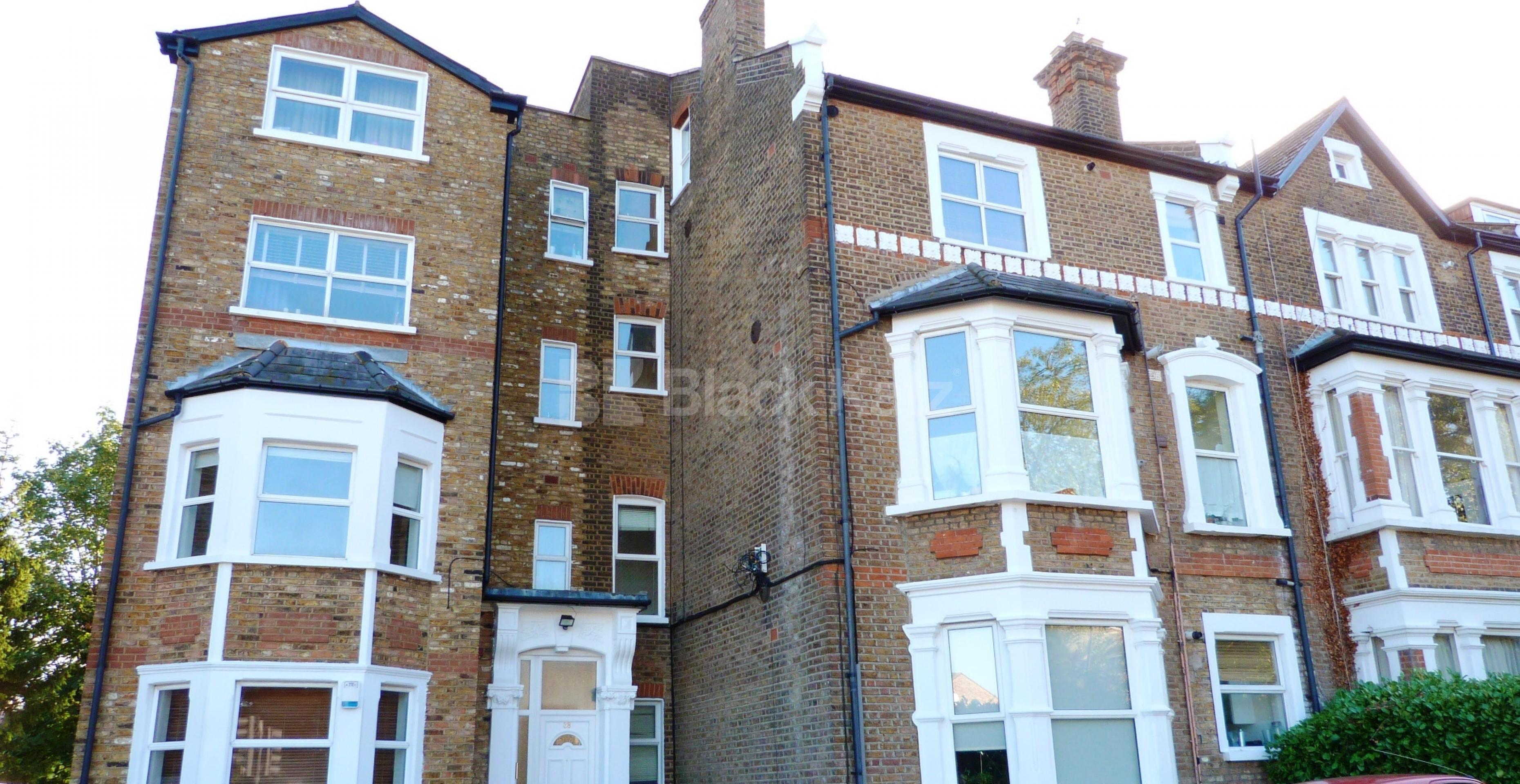 			3 Bedroom, 1 bath, 1 reception Flat			 Colney Hatch Lane, Muswell Hill N10