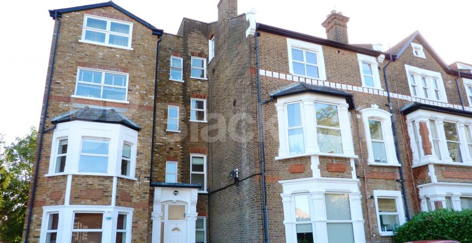 			3 Bedroom, 1 bath, 1 reception Flat			 Colney Hatch Lane, Muswell Hill
