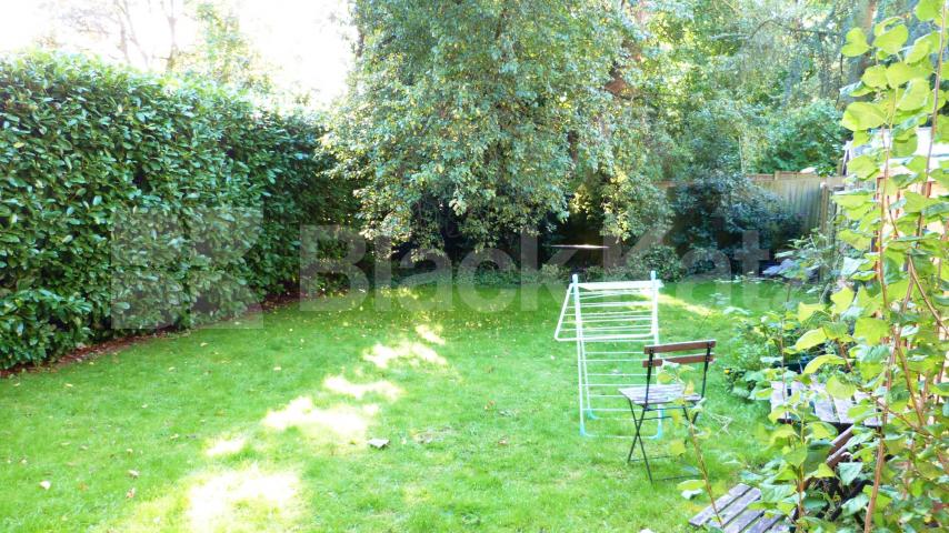 			3 Bedroom, 1 bath, 1 reception Flat			 Colney Hatch Lane, Muswell Hill