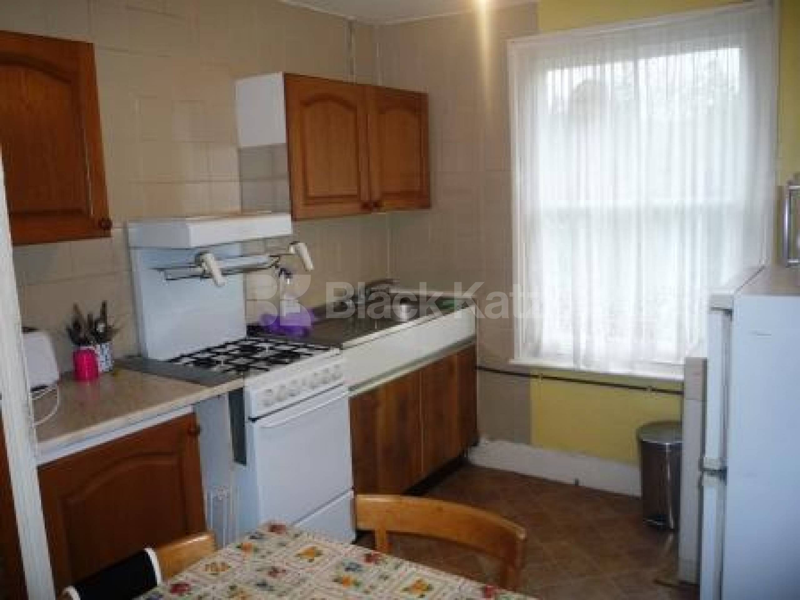 			2 Bedroom, 1 bath, 1 reception Flat			 Palace Road, CROUCH END N8 N8