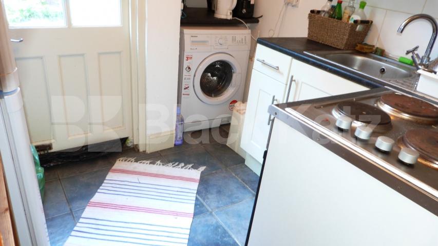 			Studio Apartment, 1 bath, 1 reception Studio			 Park Road, Crouch End