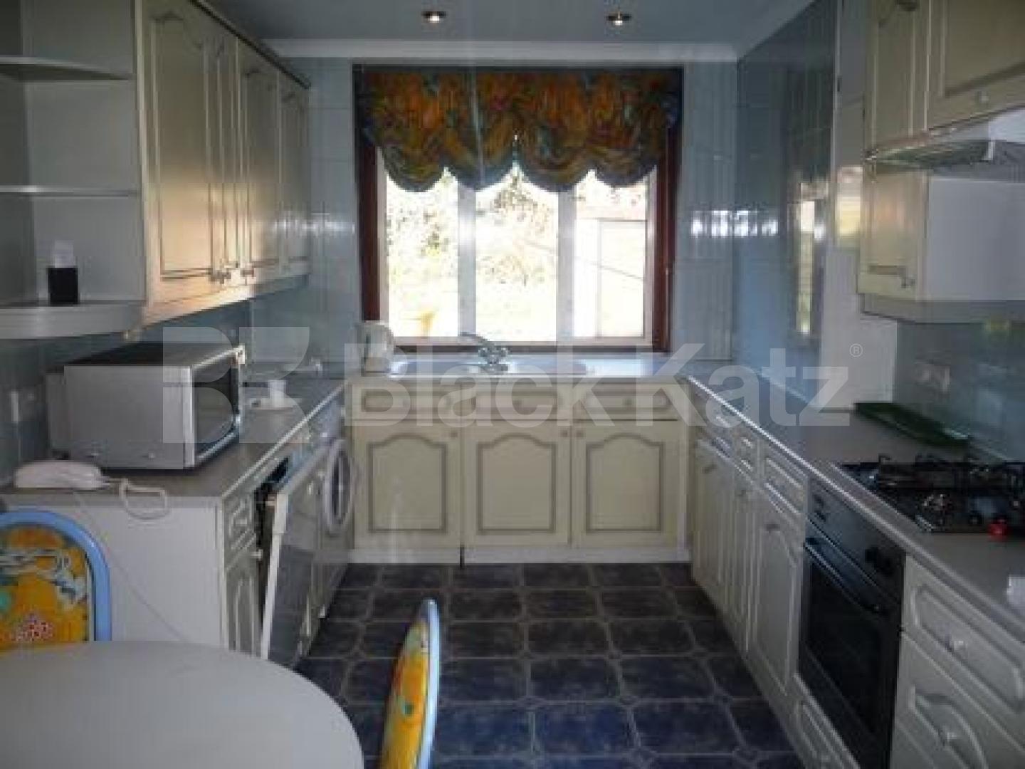 			3 Bedroom, 1 bath, 1 reception Semi-Detached House			 Cyprus Avenue, Finchley Central