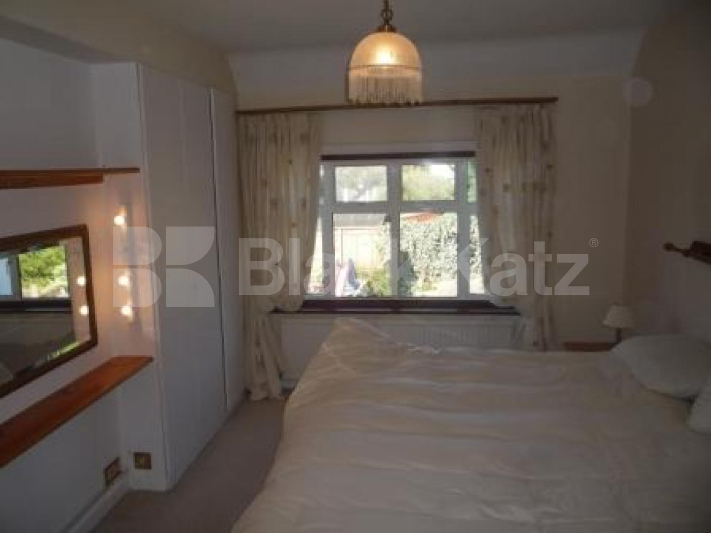 			3 Bedroom, 1 bath, 1 reception Semi-Detached House			 Cyprus Avenue, Finchley Central