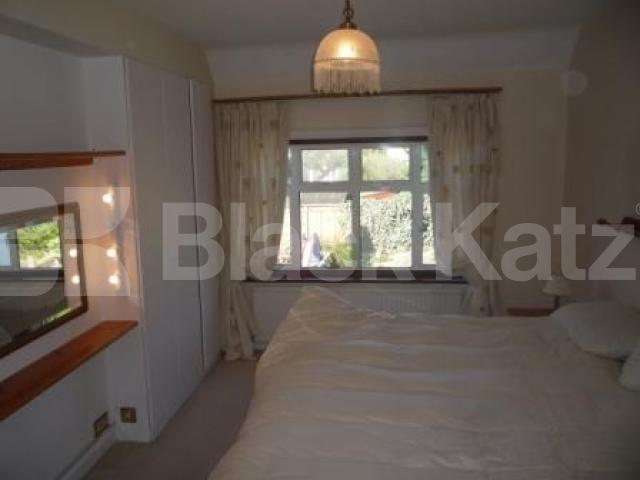 			3 Bedroom, 1 bath, 1 reception Semi-Detached House			 Cyprus Avenue, Finchley Central