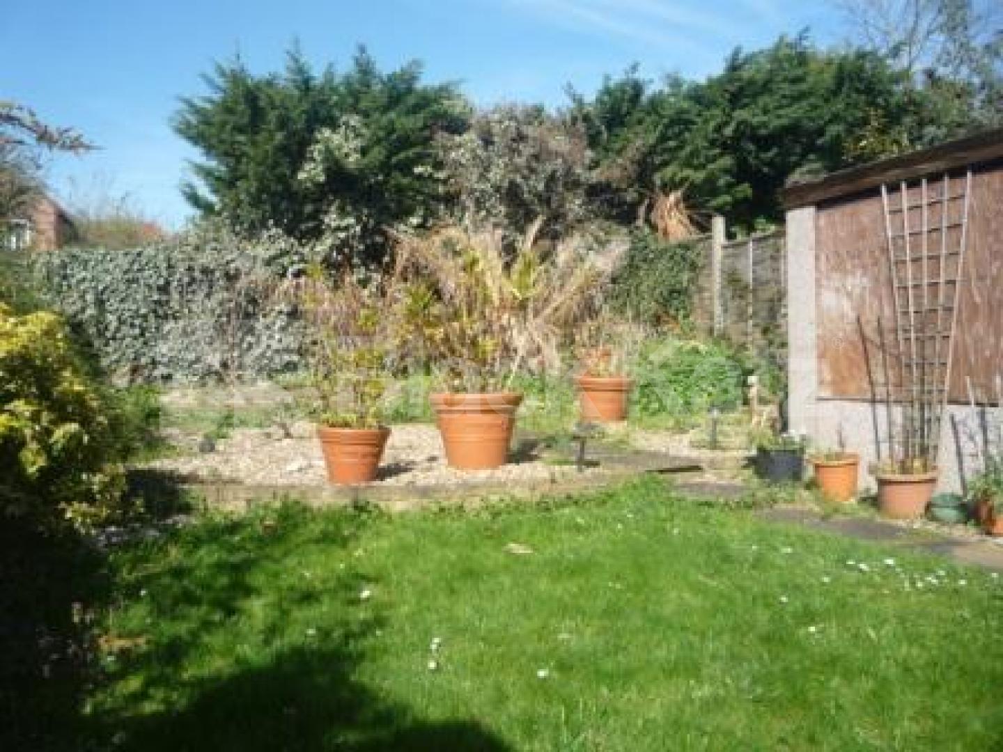 			3 Bedroom, 1 bath, 1 reception Semi-Detached House			 Cyprus Avenue, Finchley Central