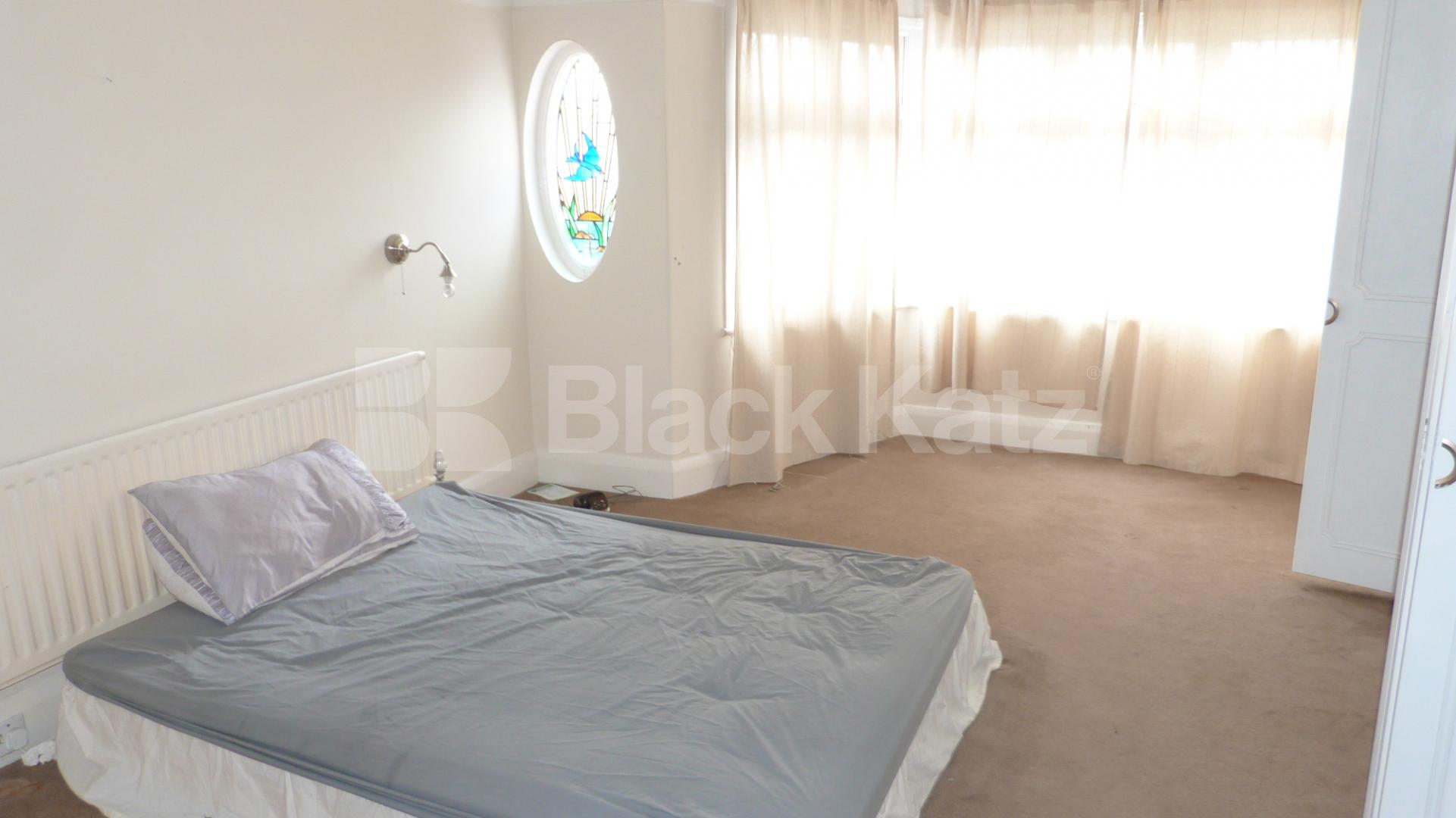 			4 Bedroom, 1 bath, 1 reception House			 Forestdale , Southgate