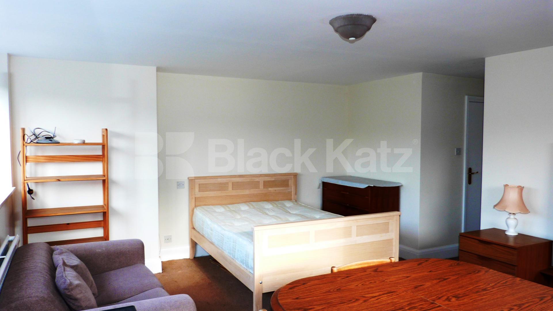 			Fantastic Studio !, Studio Apartment, 1 bath, 1 reception Studio			 Park Road, Crouch End