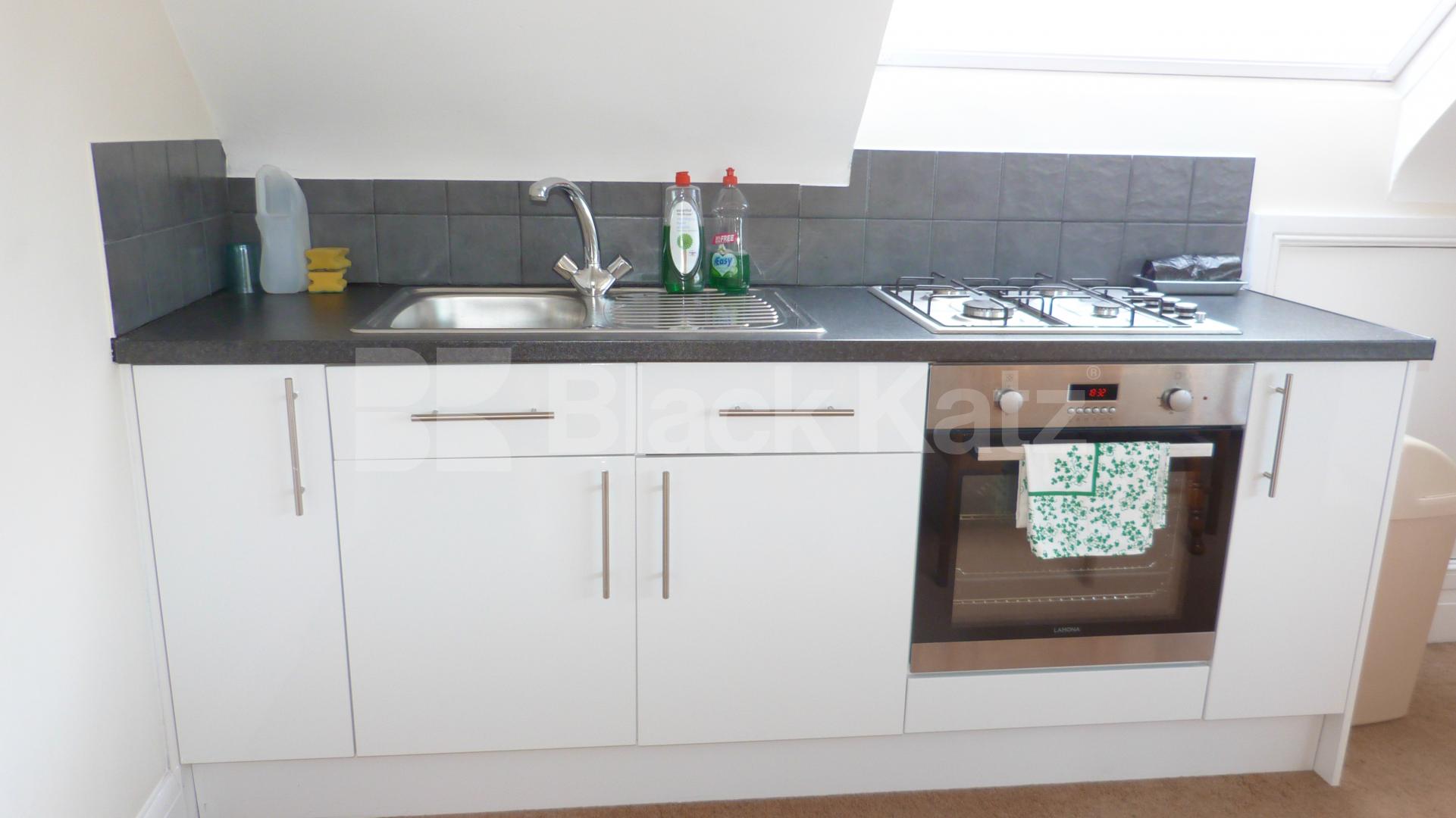 			Fantastic Studio !, Studio Apartment, 1 bath, 1 reception Studio			 Park Road, Crouch End