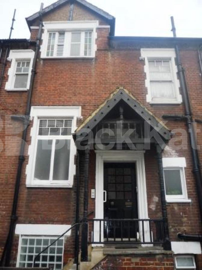 			1 Bedroom, 1 bath, 1 reception Flat			 Coolhurst  Road, CROUCH END