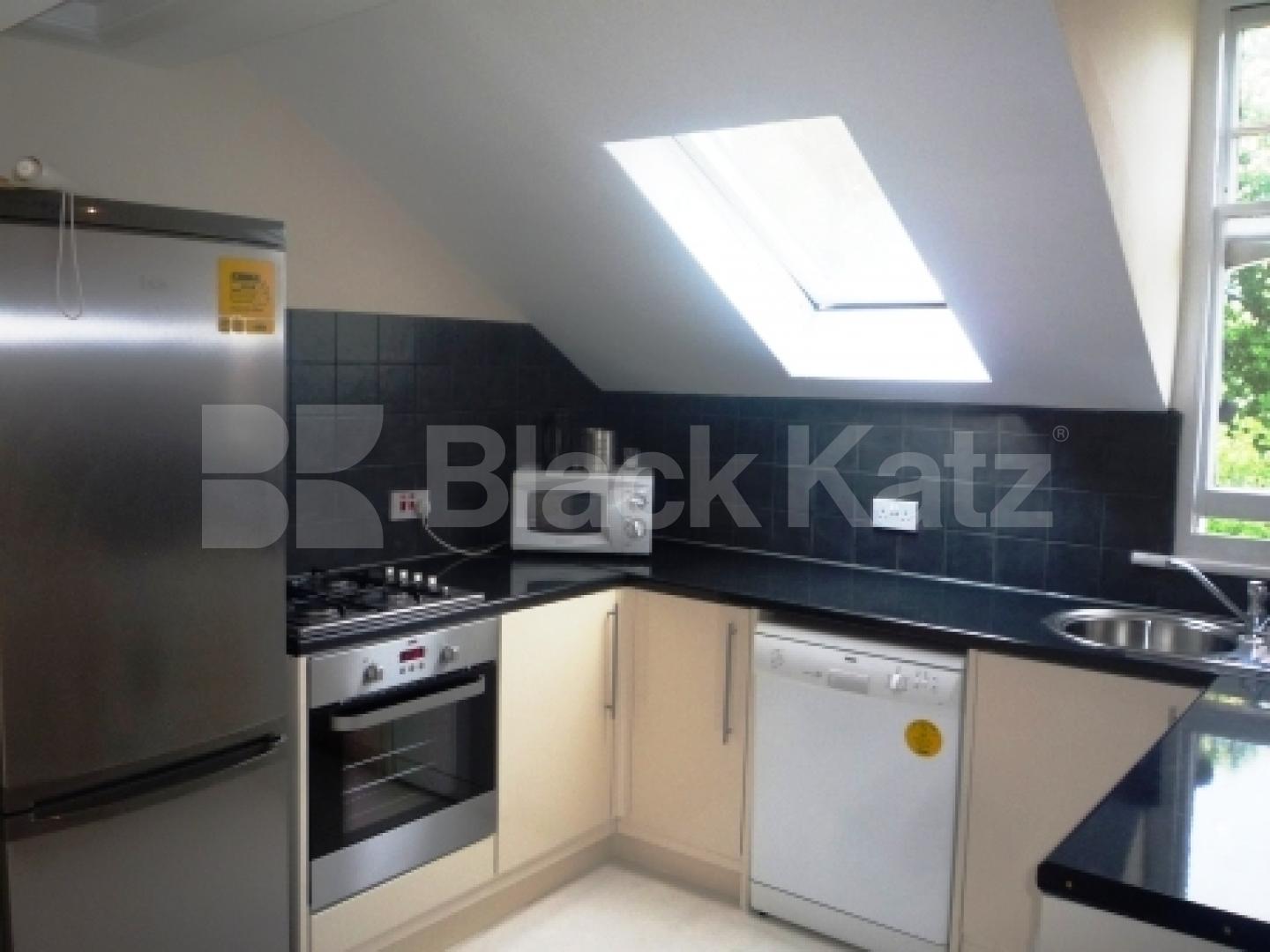 			NEW INSTRUCTION!, 2 Bedroom, 1 bath, 1 reception Flat			 Queens Avenue, MUSWELL HILL