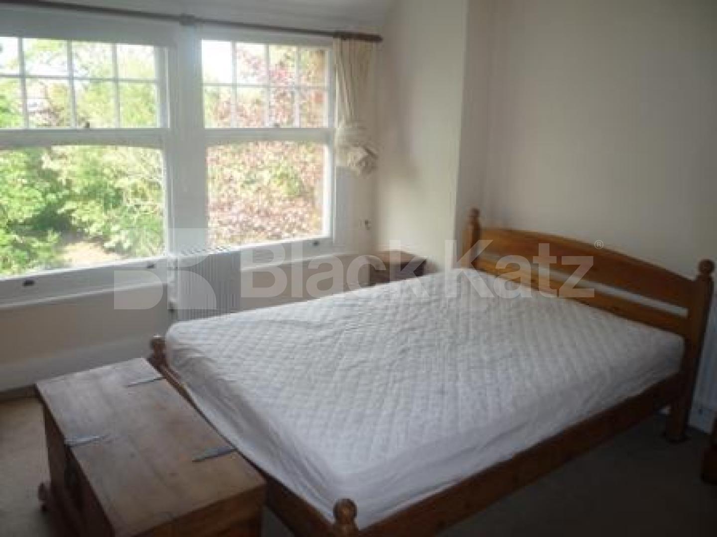 			NEW INSTRUCTION!, 2 Bedroom, 1 bath, 1 reception Flat			 Queens Avenue, MUSWELL HILL