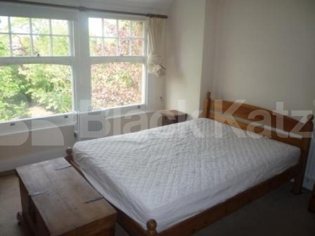 			NEW INSTRUCTION!, 2 Bedroom, 1 bath, 1 reception Flat			 Queens Avenue, MUSWELL HILL