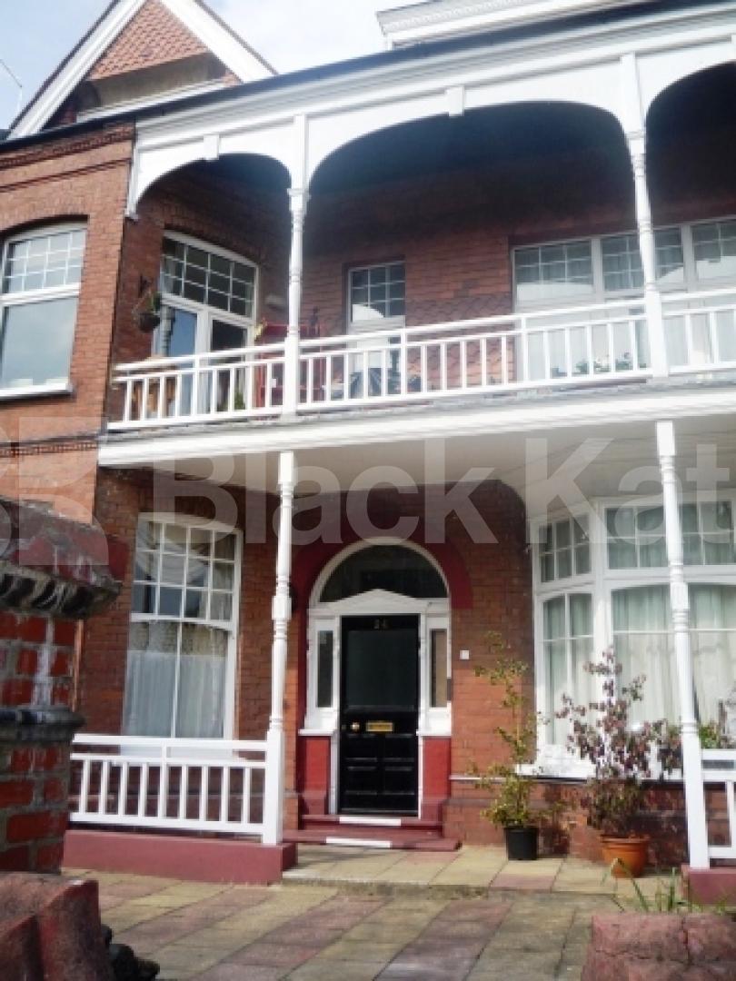 			NEW INSTRUCTION!, 2 Bedroom, 1 bath, 1 reception Flat			 Queens Avenue, MUSWELL HILL
