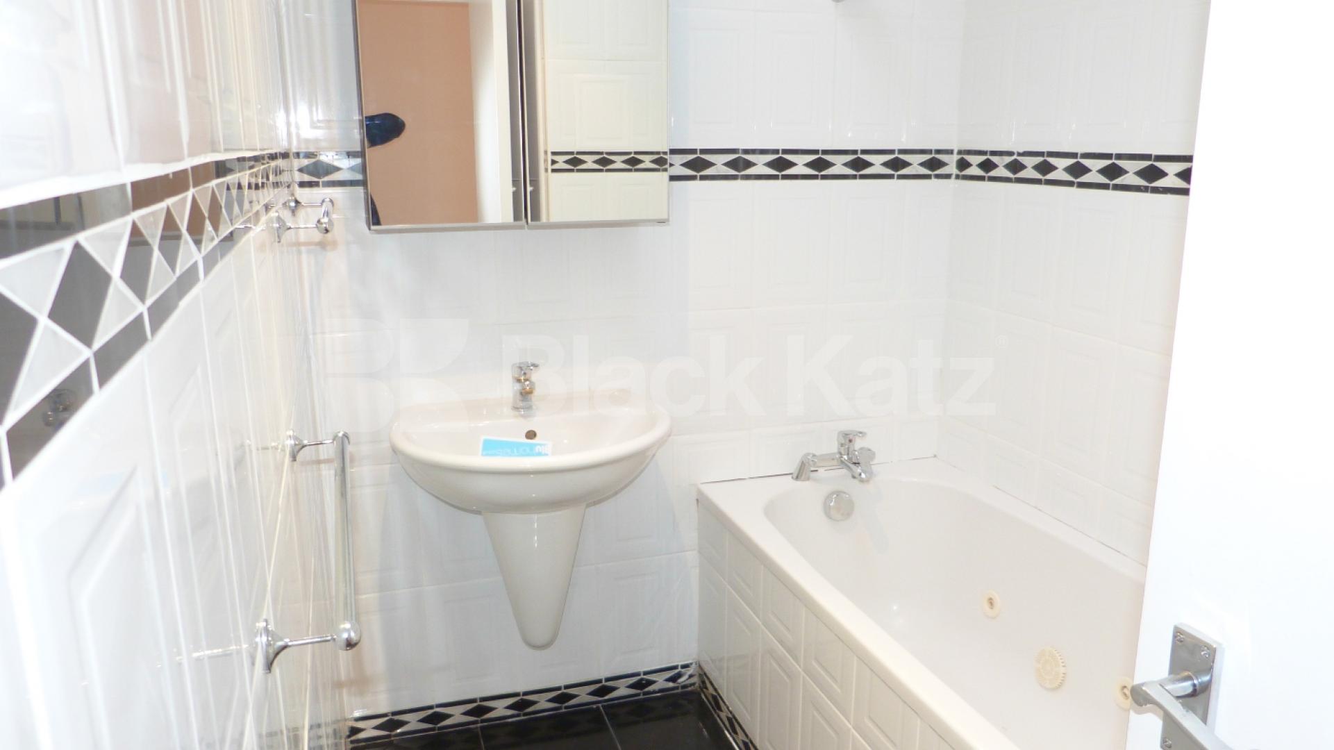 			Fantastic Hugh Property !, 3 Bedroom, 1 bath, 1 reception Flat			 Park Road, Crouch End