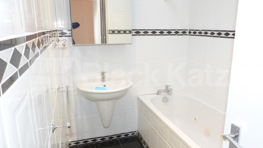 			Fantastic Hugh Property !, 3 Bedroom, 1 bath, 1 reception Flat			 Park Road, Crouch End