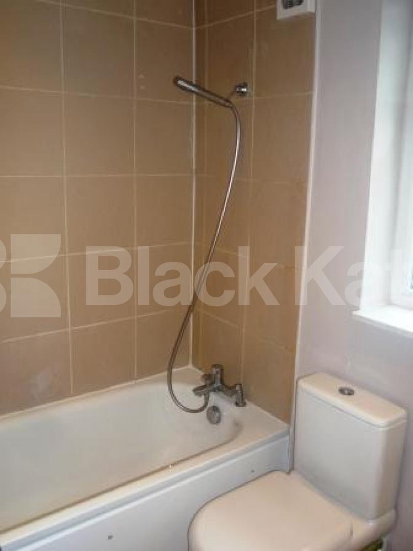 			New Instruction !, 2 Bedroom, 1 bath, 1 reception Maisonette			 Hornsey Park Road, HORNSEY