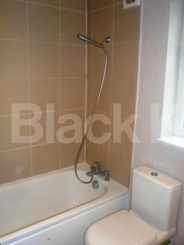 			New Instruction !, 2 Bedroom, 1 bath, 1 reception Maisonette			 Hornsey Park Road, HORNSEY