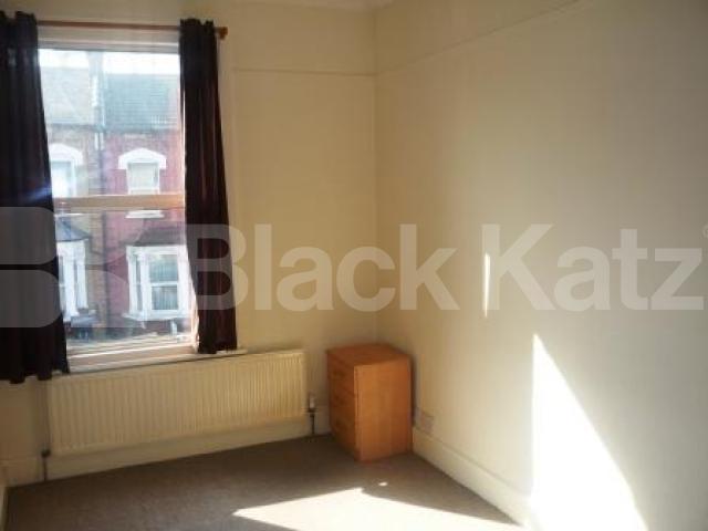 			New Instruction !, 2 Bedroom, 1 bath, 1 reception Maisonette			 Hornsey Park Road, HORNSEY