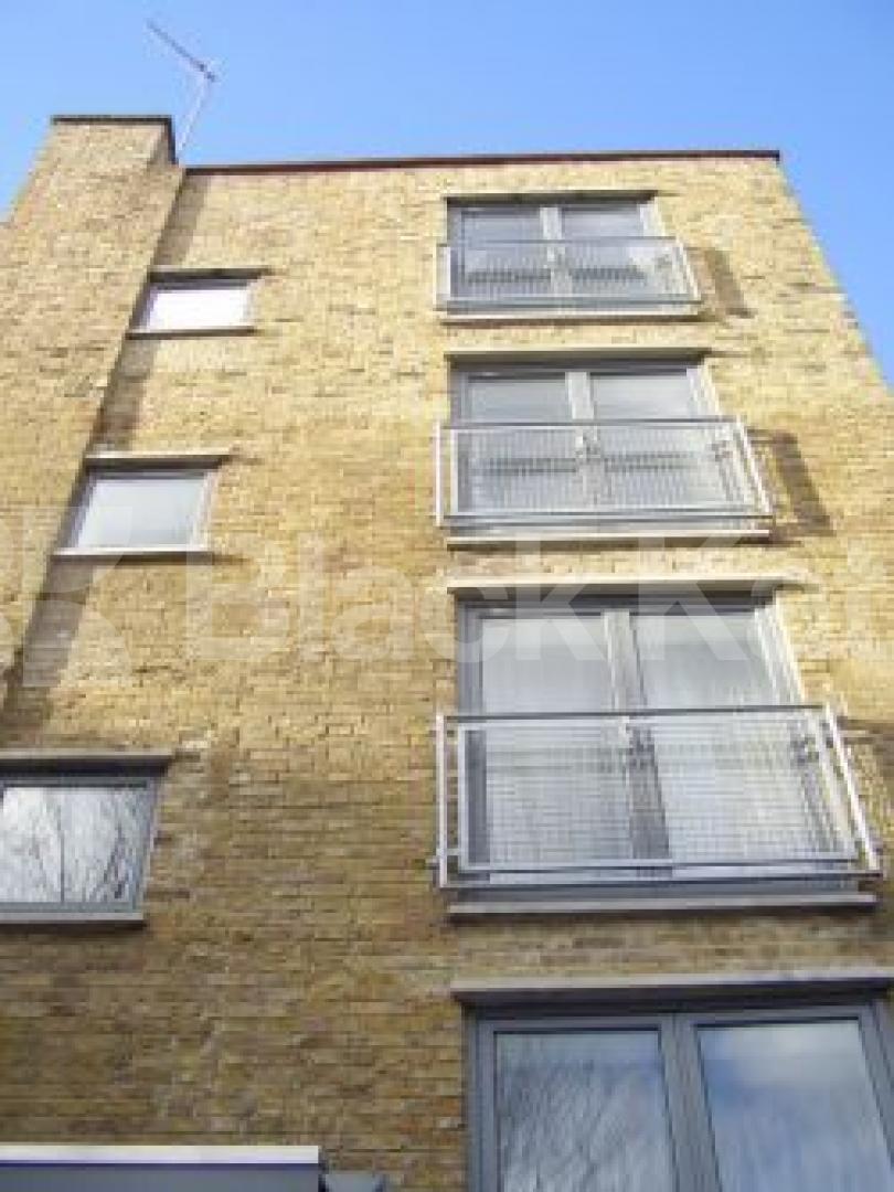 			1 Bedroom, 1 bath, 1 reception Flat			 Balls Pond Road, ISLINGTON
